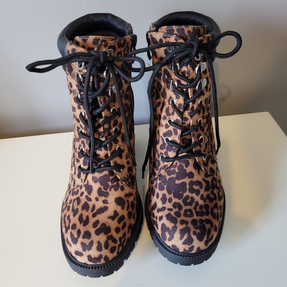 Torrid Leopard Lace Up Hiker Bootie, BNWT, Size 8 - Picture 2 of 12